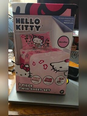 Hello Kitty Wild Jungle 3 Piece TWIN Sheet Set / Microfiber Nwt